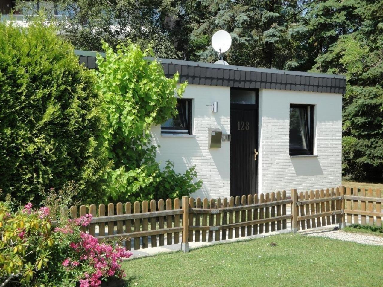 Schoenes Ferienhaus In Tossens Mit Schoenem Garten بوتجادينغين المظهر الخارجي الصورة
